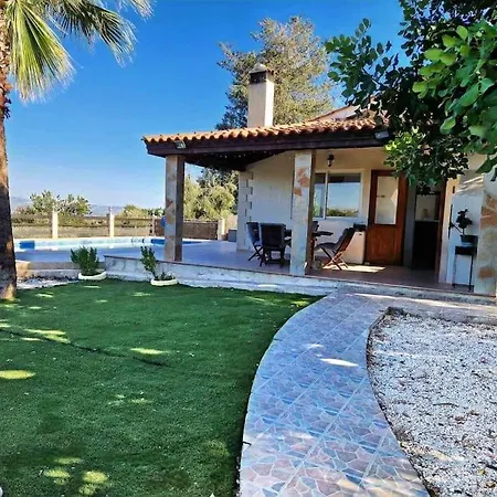 Peaceful Kallepia With Private Pool & Mountain Views ヴィラ *