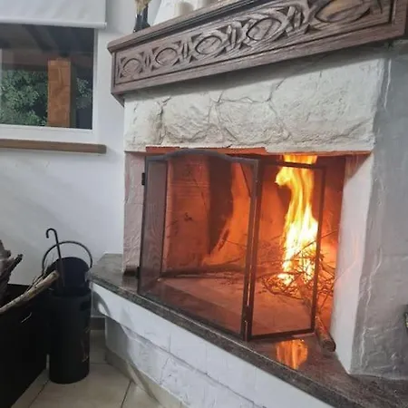 Peaceful Kallepia With Private Pool & Mountain Views ヴィラ