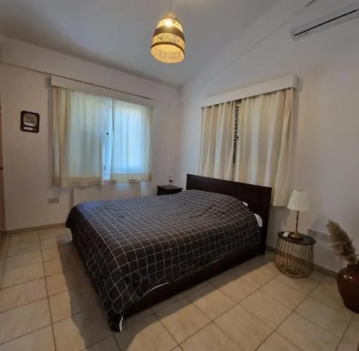 In Kallepia-luxurious Villa Paphos